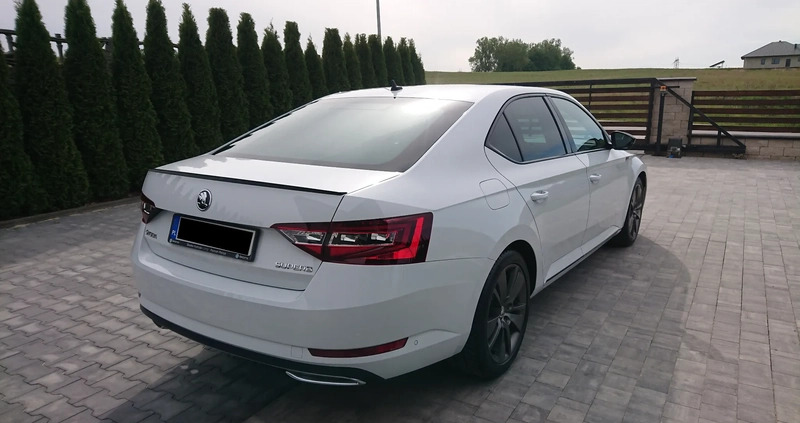 Skoda Superb cena 87000 przebieg: 222000, rok produkcji 2016 z Łobez małe 92